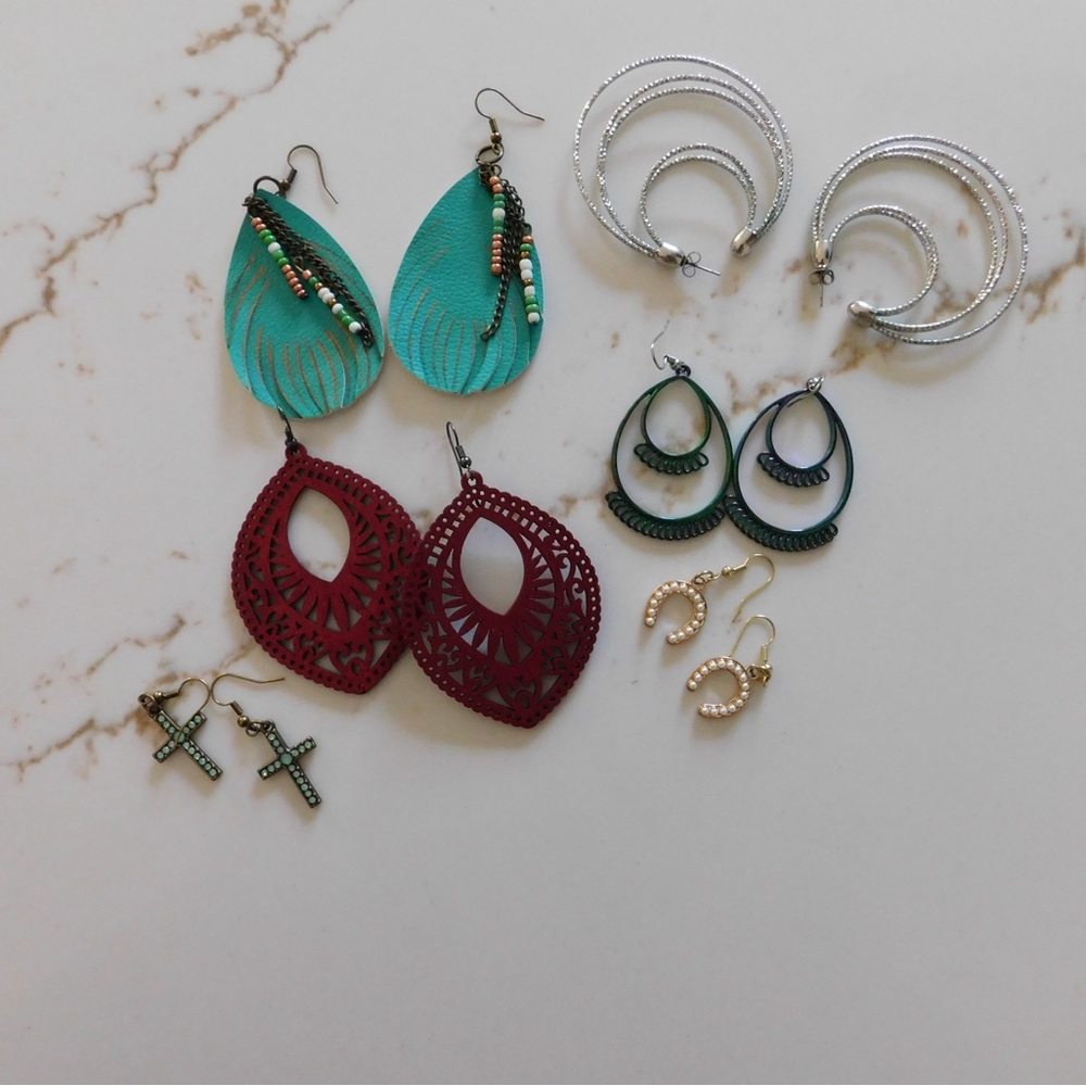 Elegant Multicolor Earring Set - Picture 2 of 4